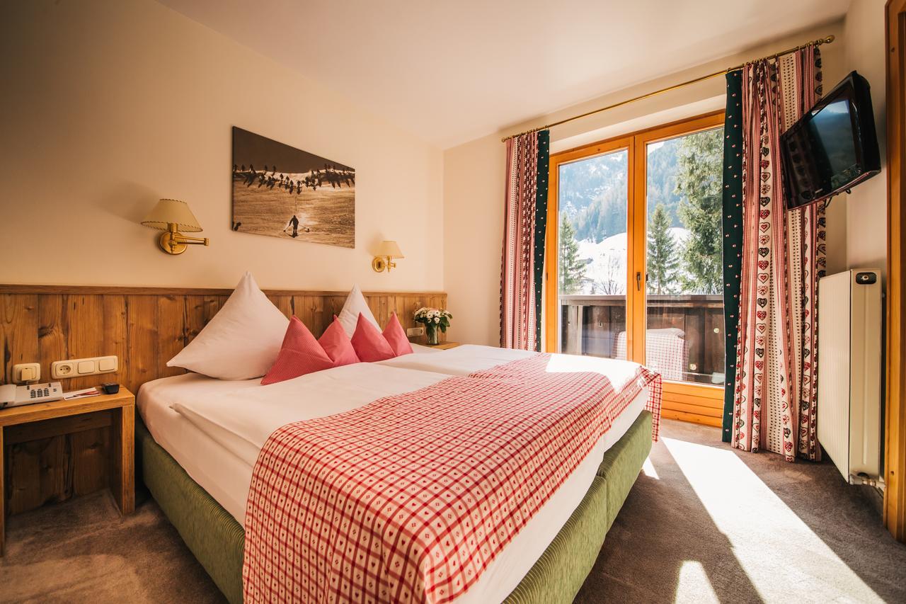 Hotel Dr Otto Murr B&B Sankt Anton am Arlberg Ngoại thất bức ảnh